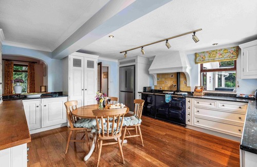 Scaynes Hill House | Churchill Country Retreat | By My Getaways