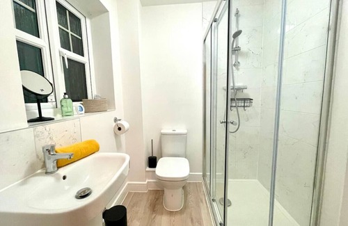 Twigworth House | Churchill House Long Stays Sleeps 6