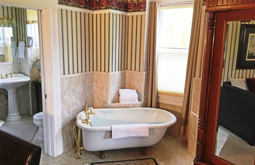 Napa Bed & Breakfast | Churchill Manor B&B