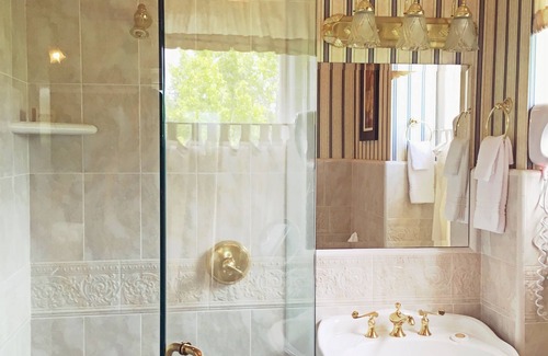 Napa Bed & Breakfast | Churchill Manor B&B