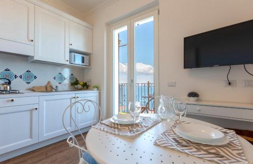 Castelsardo Apartment | “CIELO E MARE”, CASETTA NEL CUORE DEL BORGO ANTICO/“SKY & SEA”, CHARMING IN THE HEART OF OLD VILLAGE