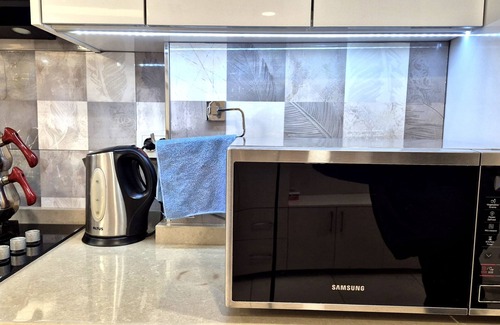 Cihangir Apartment | Cihangir Superior Living 3BR: Open Kitchen, 6 Guests, Public Transport Access