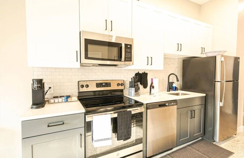 Downtown Cincinnati Apartment | Cincy Studio, King Bed, Walk to Bengals & Reds, Near OTR & TQL, Free Parking