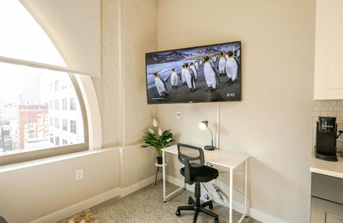 Downtown Cincinnati Apartment | Cincy Studio, King Bed, Walk to Bengals & Reds, Near OTR & TQL, Free Parking