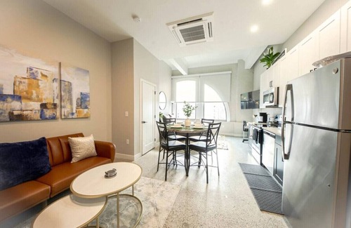 Downtown Cincinnati Apartment | Cincy Studio, King Bed, Walk to Bengals & Reds, Near OTR & TQL, Free Parking