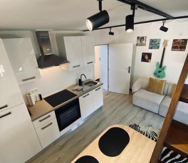 Mons Apartment | Cinestrings