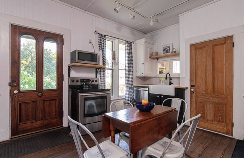 Chester Depot House | Circa 1868 Chester Home/Victorian Farmhouse-Less than 20 MIN TO OKEMO