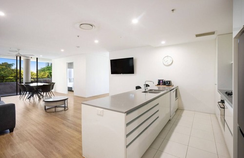 Surfers Paradise Apartment | Circle on Cavill Canal Views Huge Apartment