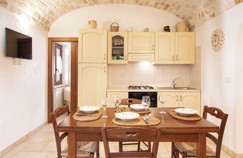 Cisternino House | Cisternino-Trullie and Lamie: Grove in Valle D'Itria, "L'Ulivo" accommodation