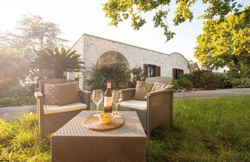 Cisternino House | Cisternino-Trullie and Lamie: Grove in Valle D'Itria, "L'Ulivo" accommodation