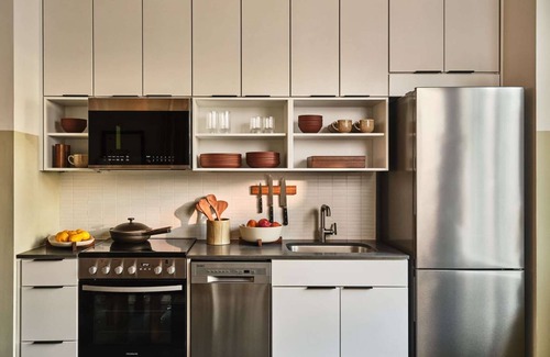 Yamacraw Village Apartment | City Access + Bike Rentals, Pool & Pet-Friendly