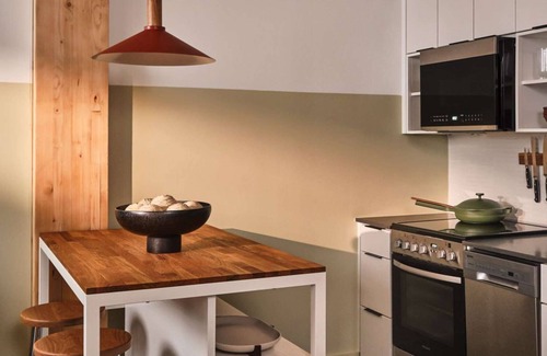 Yamacraw Village Apartment | City Access + Bike Rentals, Pool & Pet-Friendly