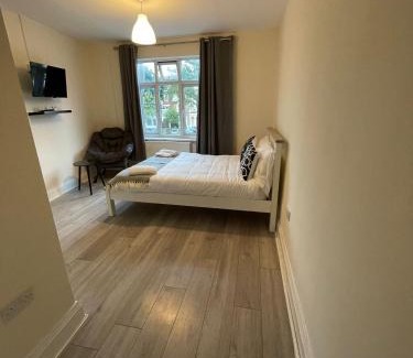 Tottenham Apartment | City Apartments near Seven Sisters