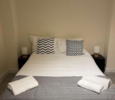 Tottenham Apartment | City Apartments near Seven Sisters