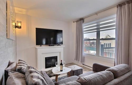 Saint-Sauveur Apartment | City Center Charming River View AC Free Parking