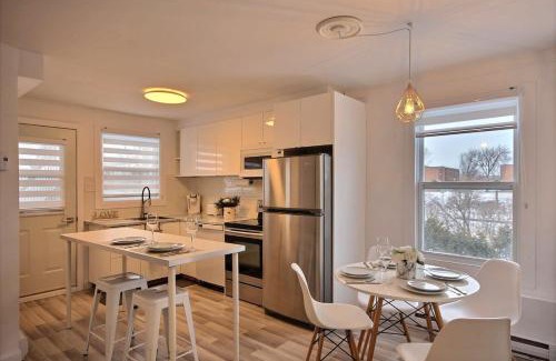 Saint-Sauveur Apartment | City Center Charming River View AC Free Parking