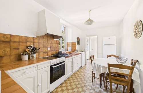 Montignac Ski Chalet | City center - House for 4 with Garden