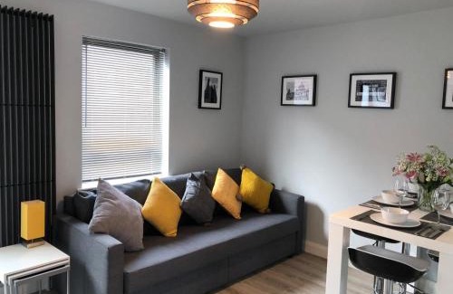 Belfast Central District House | City Centre Townhouse-3 Bedrooms & Parking - Excellent Location