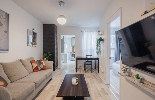 Griffintown Apartment | City Haven Loft | 4BR Stylish Getaway