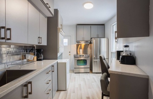 Griffintown Apartment | City Haven Loft | 4BR Stylish Getaway