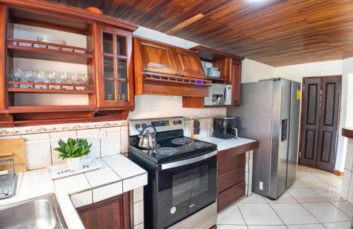 Villa Bonita Apartment | City house 5 min SJO airport