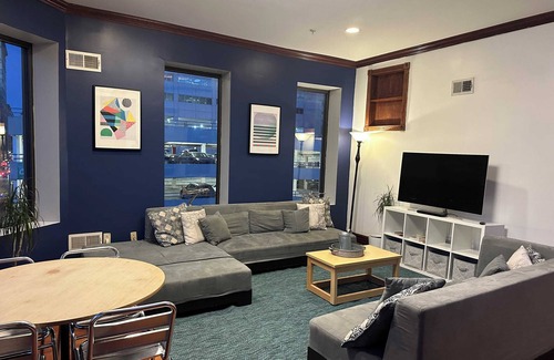 Downtown Pittsburgh Apartment | City Sights | 2 Queen Beds | Downtown Apt