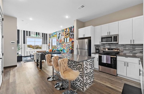South Nashville Apartment | City Vibes: Arcade, Sleeps 4 & Near Broadway!