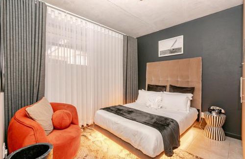 Greater Johannesburg Metropolitan Area Apartment | Cityescapes 2F in Waterfall Midrand - Beautiful self catering 2 bedroom unit next to Kyalami Racetrack with free WiFi swimming pool gym and restaurant - Perfect for a small family