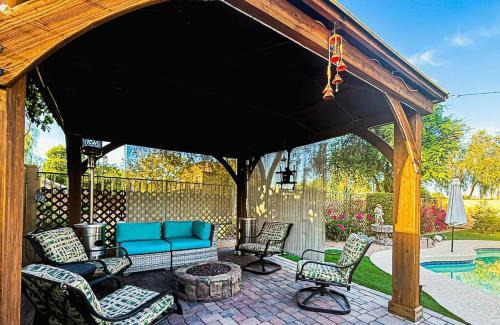 Gilbert House | Civic Centre, Resort Oasis, Open Kitchen & Priv Entry