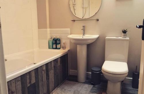 Wolverhampton Apartment | Clarabel's Guest House- The Cranny