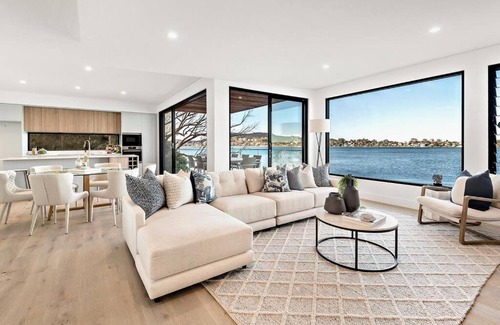 Point Clare House | Clare De Lune Waterfront