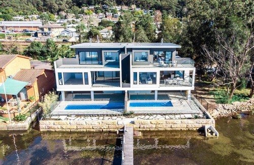 Point Clare House | Clare De Lune Waterfront