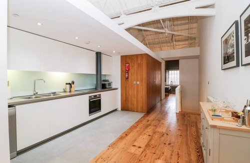 Plymouth Cottage | CLARENCE RIVERSIDE, ROYAL WILLIAM YARD, romantic in Plymouth