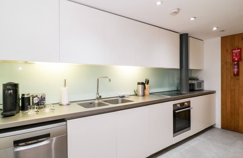 Plymouth Cottage | CLARENCE RIVERSIDE, ROYAL WILLIAM YARD, romantic in Plymouth