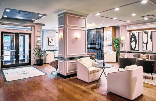 Gold Coast Hotel | Claridge House