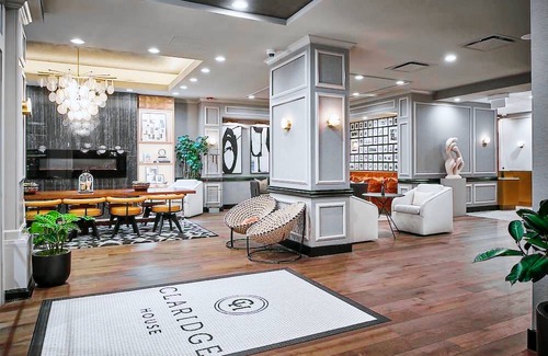 Gold Coast Hotel | Claridge House