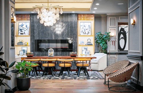 Gold Coast Hotel | Claridge House