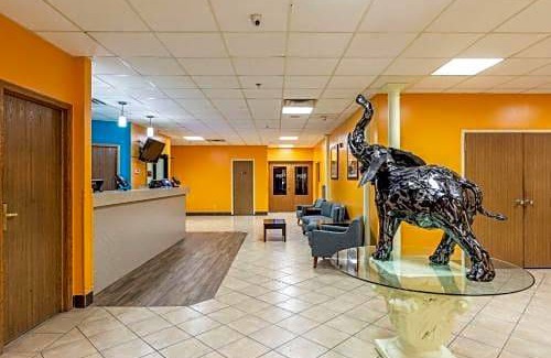West Baraboo Hotel | Clarion Hotel and Convention Center Baraboo