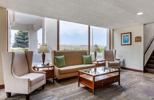 Ontario Hotel | Clarion Inn Ontario