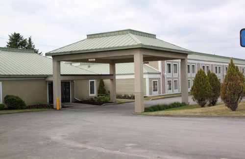 Cortland Hotel | Clarion Inn & Suites - University Area