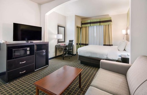 Weatherford Hotel | Clarion Inn & Suites Weatherford South