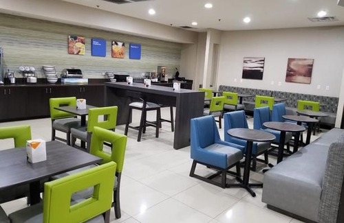 Corydon Hotel | Clarion Pointe Corydon