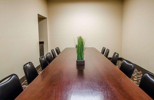 Corydon Hotel | Clarion Pointe Corydon