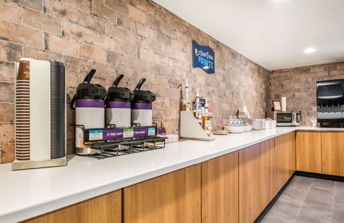 Richmond Hotel | Clarion Pointe Richmond North near University