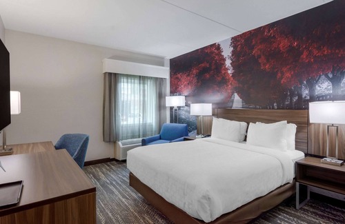 Charlottesville Hotel | Clarion Pointe Charlottesville