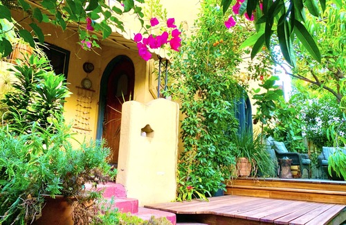 Los Feliz House | Classic 1920’s Los Feliz house with outdoor space