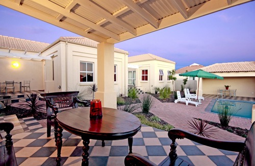 Somerset West Apartment | classic 2 bedroom/1bathroom apartment