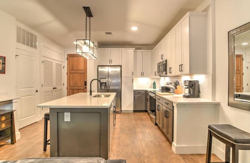 East End - Valley Street Apartment | Classic and Timeless Downtown Condo