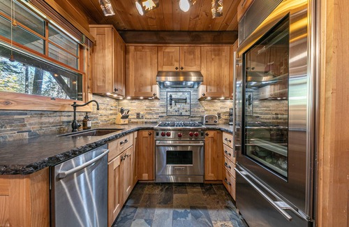 Tahoe Pines House | Classic Cabin in the Pines by Tahoe Getaways - Walk to Lake, Pet-Friendly 3 BR w/Yard & Hot Tub!