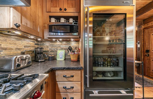 Tahoe Pines House | Classic Cabin in the Pines by Tahoe Getaways - Walk to Lake, Pet-Friendly 3 BR w/Yard & Hot Tub!